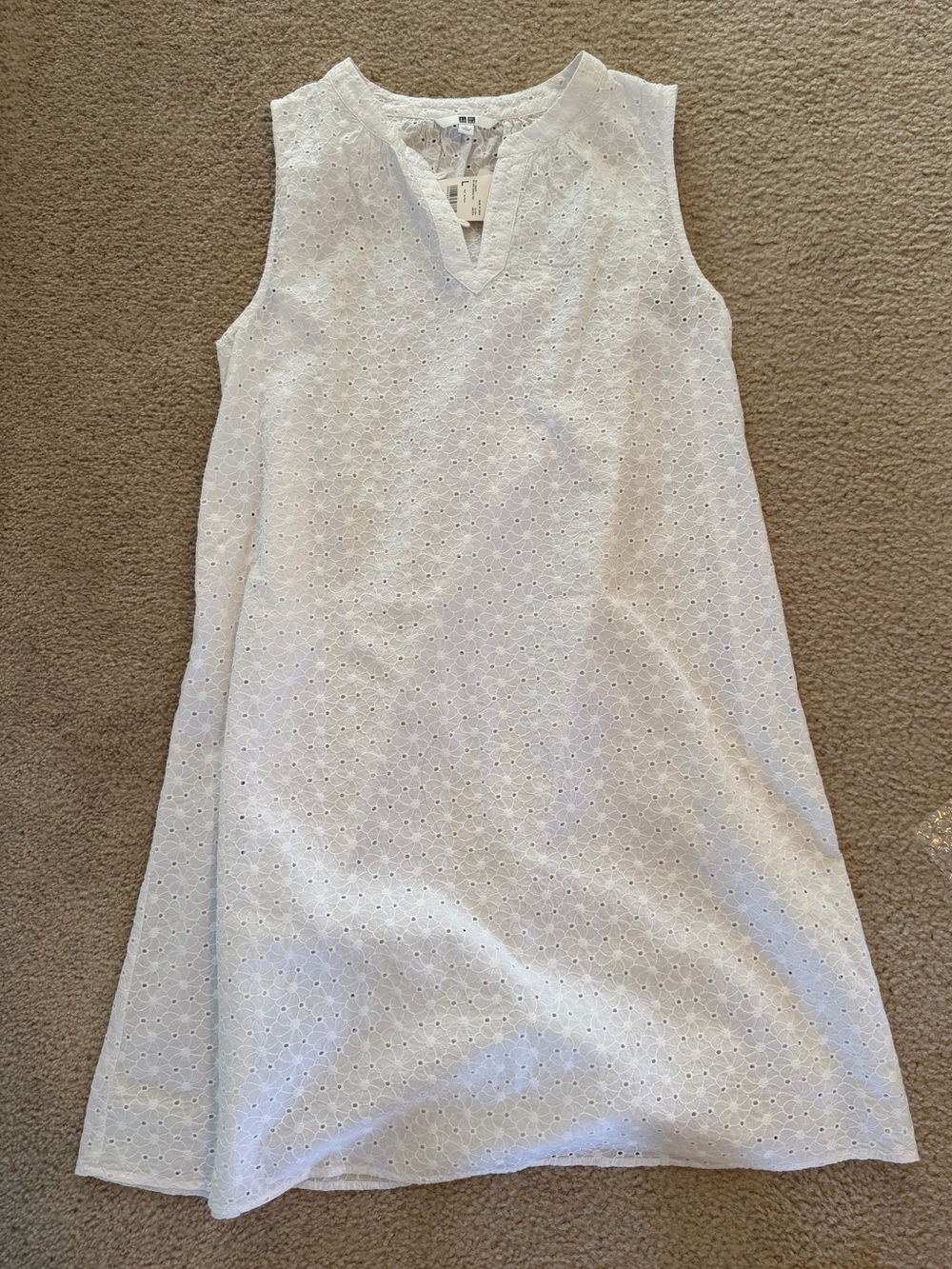 Uniqlo White Eyelet Sleeveless Shift Dress -size L